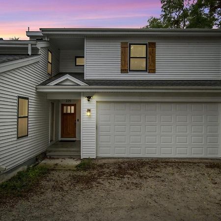 The Newly Built Custom Townhome By Granger Gardens Ann Arbor Exterior foto